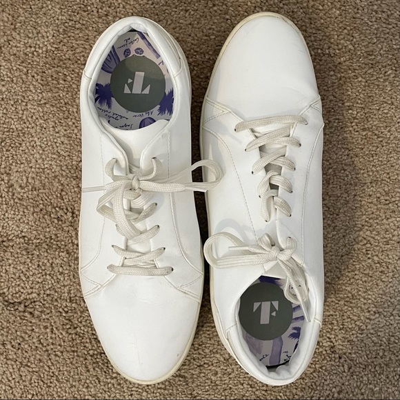 Thousand Fell Men’s Lace Up White sneakers - Picture 2 of 4